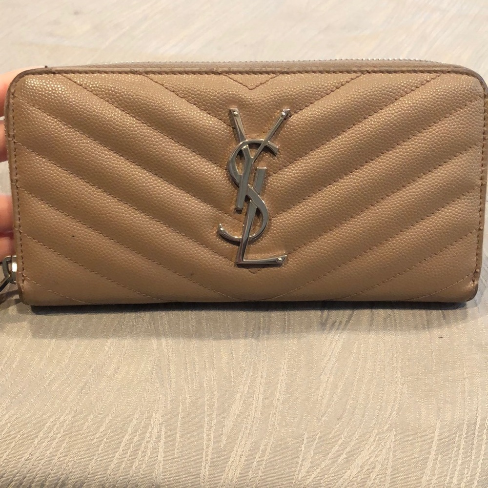 Beautiful authentic Ysl zipper wallet!